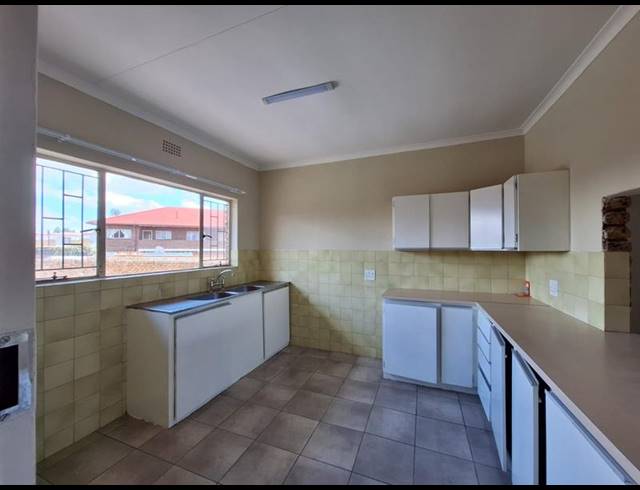 3 BEDROOM PROPERTY TO RENT IN GREENHILLS